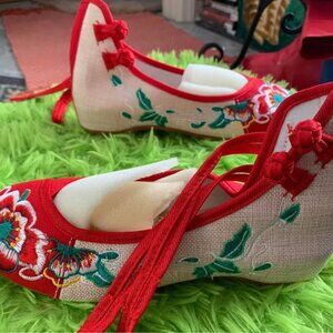 Ladies size 8 1/2 Red Oriental shoes
